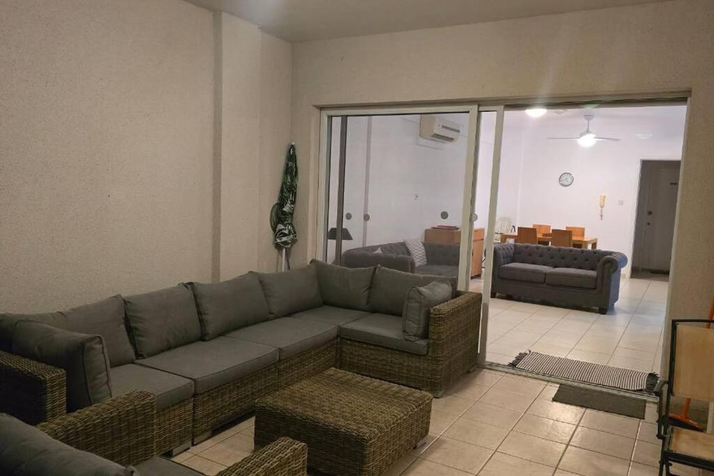 Hesperides Gardens, Spacious 2 Bedroom *
